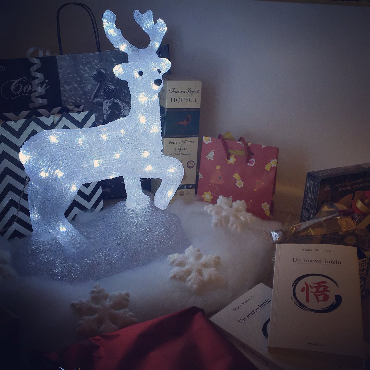 Buon Natale a tutti!! 🎄💫 #ideeregalo #buonnatale #merrychristmas #giftideas #libri #libridaleggere #auguri #unnuovoinizio #regali #gift #BuoneFeste