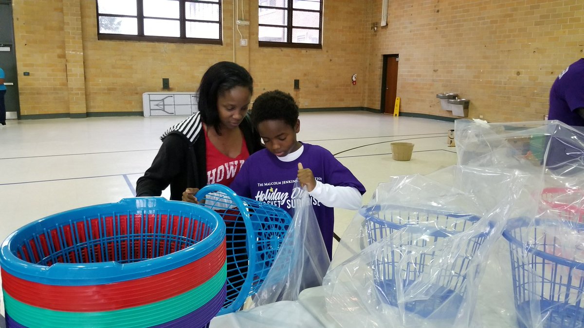 TheMJFoundation's tweet photo. Good morning #NOLA! Our @TheMJFoundation volunteers are excited to pack holiday baskets with @CollegeTrackNO #ProjectREWARDS students for deserving families in #NewOrleans! #TMJF #HolidayDinnerBasketSurprise #WPMOYChallenge + Jenkins https://t.co/G4JZ3hmSZv