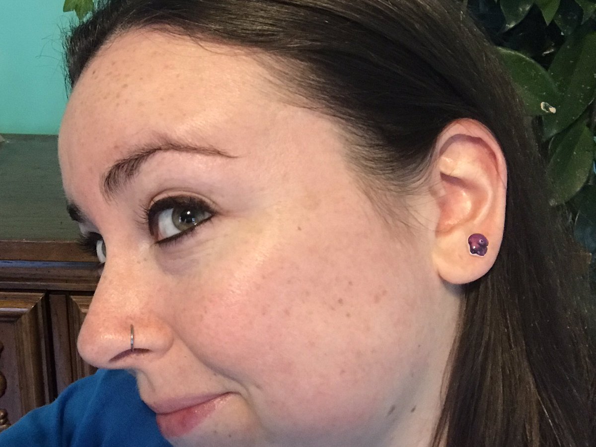 SarahMackAttack's tweet photo. Your #CephOfTheDay is brought to you by Russia pacifica earrings!

Thanks for finding this guy @EVNautilus and Etsy for being able to supply weirdos like me with earrings of deep sea squid 😂 https://t.co/Spk0irvWyE