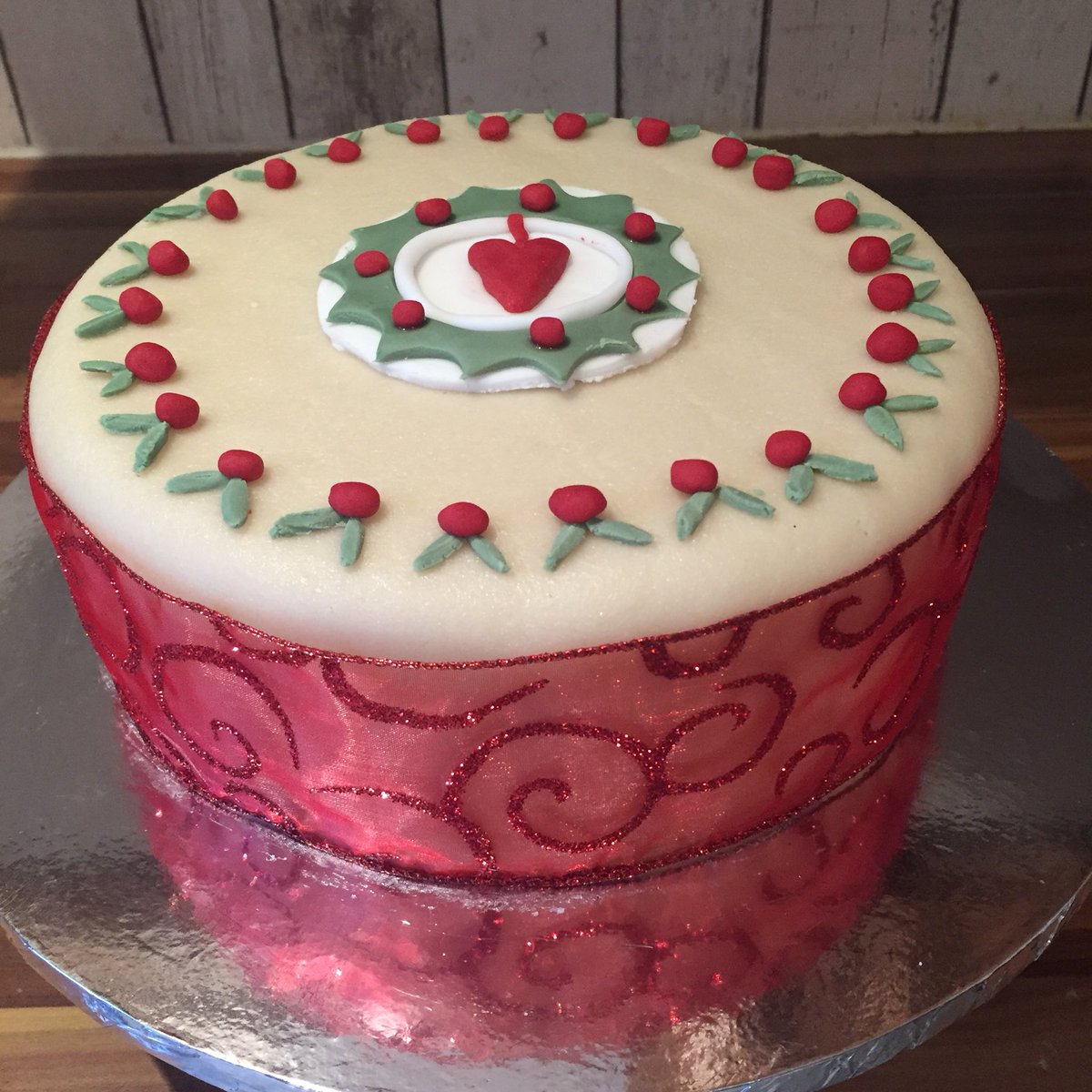 KitchenPembs's tweet image. A gluten free, a minimal iced and a nut free Christmas cake out for delivery as I type! #MerryChristmas2017 #Pembrokeshire #wales