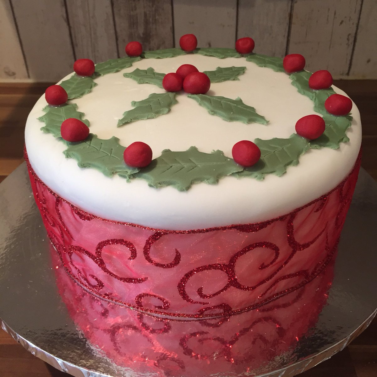 KitchenPembs's tweet image. A gluten free, a minimal iced and a nut free Christmas cake out for delivery as I type! #MerryChristmas2017 #Pembrokeshire #wales