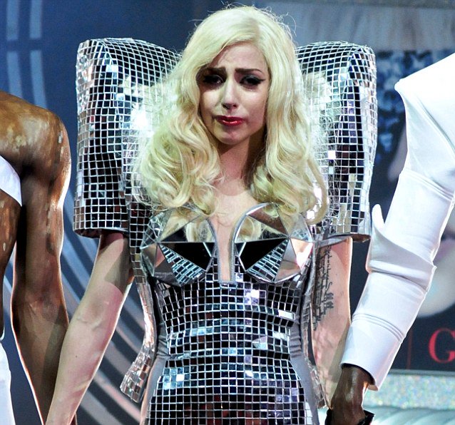 AMENARTPOP tweet picture