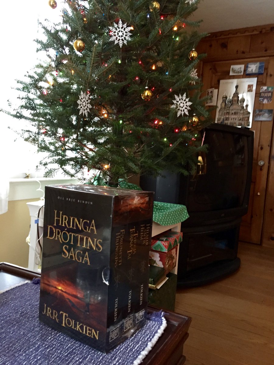 zoharjacobs's tweet image. Christmas gift to myself - #LOTR in #Icelandic. Out of print, so expensive, so worth it. #Tolkien