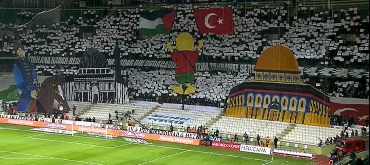 Konyaspor taraftarlarından anlamlı koreografi