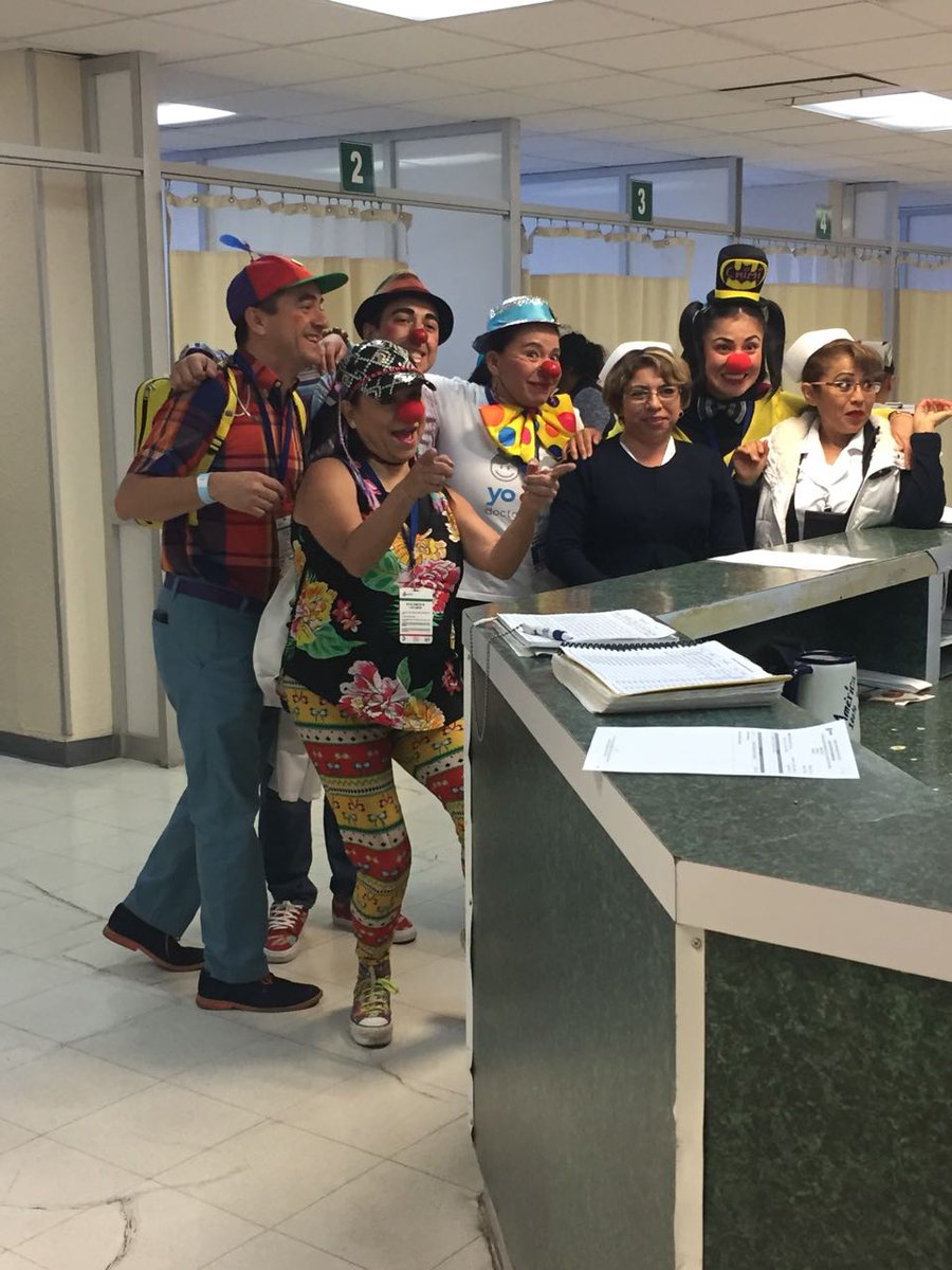 hcnpemex's tweet photo. La mejor medicina es la risa y   los  especialistas de Dr. Payaso nos visitaron a través  del #VoluntariadoPemex  para inyectar un poquito de felicidad en nuestros pacientes. #HCN https://t.co/sKWMgQk9IM