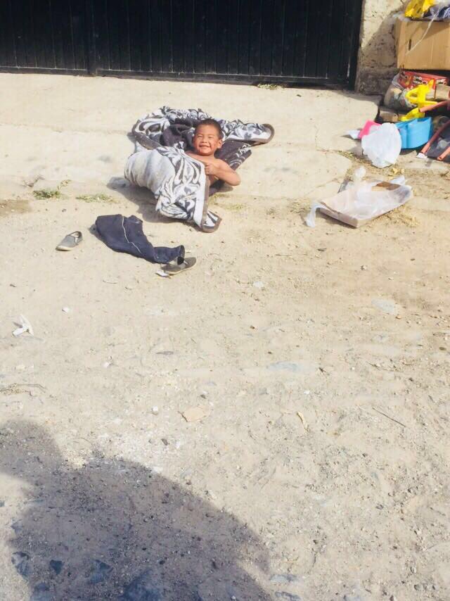 mamaentaconada's tweet photo. @difzapopan #urgeayuda Calle San Javier y Agua Marina, padre drogadicto intenta arrebatarle a la@madre niña de 3 años.Los golpea fuertemente https://t.co/SUKiRp7Z10