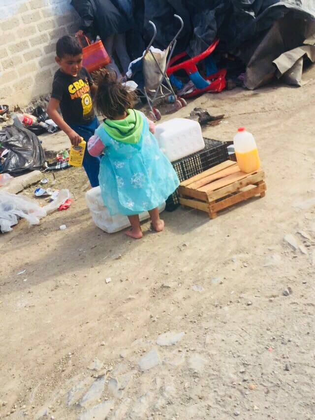 mamaentaconada's tweet photo. @difzapopan #urgeayuda Calle San Javier y Agua Marina, padre drogadicto intenta arrebatarle a la@madre niña de 3 años.Los golpea fuertemente https://t.co/SUKiRp7Z10