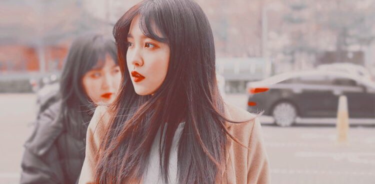 cuteyeripics's tweet image. black vs blonde ♡ choose your side