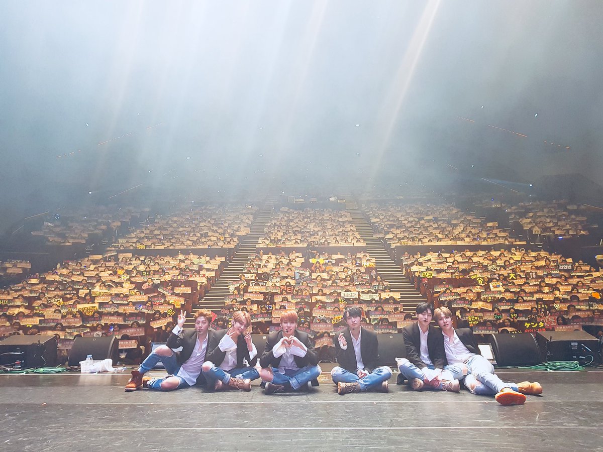 JBJofficial787's tweet photo. [#JBJ_TODAY] 오늘 대만 팬미팅!! 예쁜 이벤트들 너무 고맙습니다. 덕분에 너무 행복했습니다! 감사해요❤️ 시간이 늦었는데 모두 조심히 들어가세요🍓😑😲🕺🏻😬🔥 https://t.co/xOIGTfFJNb