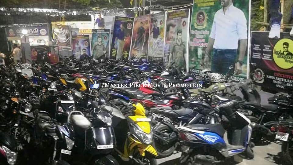 MegastarAddicts's tweet photo. Pics from #Tirur #Varkala #Karunagapally #Puthoor
Heavy Rush Continues for @mammukka 's #Masterpiece
#EddySwag👊
@KeralaBO1 | @Forumkeralam1 | @MalayalamReview | @MasterPieceOffl | @sri50 | @sridevisreedhar | @SreejithVjVfc https://t.co/uRWQ0OzrWG