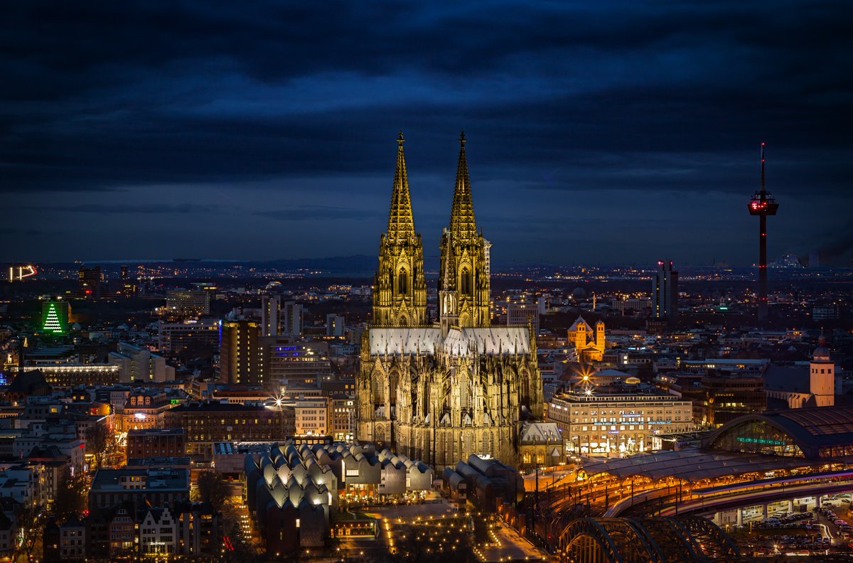 CityNEWS_Koeln's tweet photo. @CityNEWS_Koeln wünscht Euch allen eine besinnliche, friedliche und entspannte Weihnachtszeit! 🤶🎄🎁 #Weihnachten #Koeln #Xmas #visitkoeln #CityNEWS #HomeIsWhereTheDomIs #mingeDom Wir freuen uns über Euren Besuch: https://t.co/VTz6bKVbXb https://t.co/isfCNU8FPQ