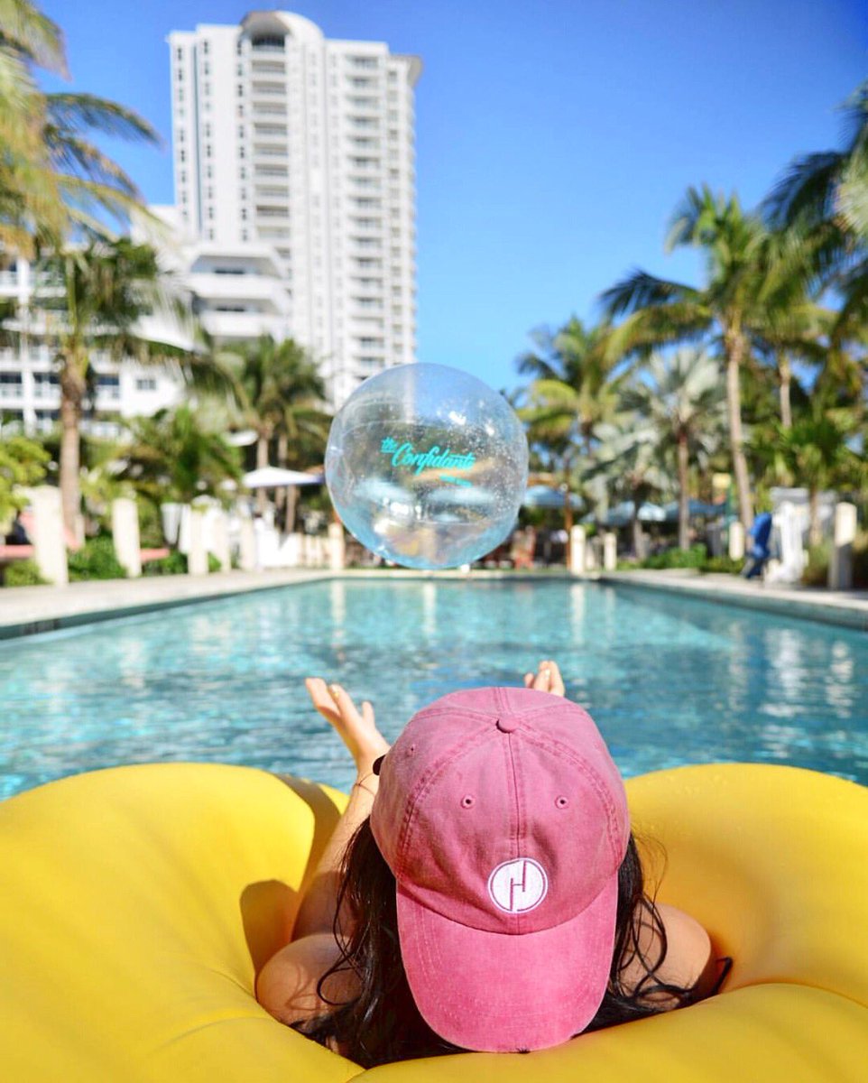AndazMiami's tweet photo. Sunny skies and #BackyardSaturday vibes. Catch us poolside jammin’ to a live DJ. #SaturdayVibes #WeekendIsHere #MyConfidante #ChristmasBreak #WeekendPlans #MiamiLifestyle | IG 📷: empire.dave https://t.co/HK0oy541Cg