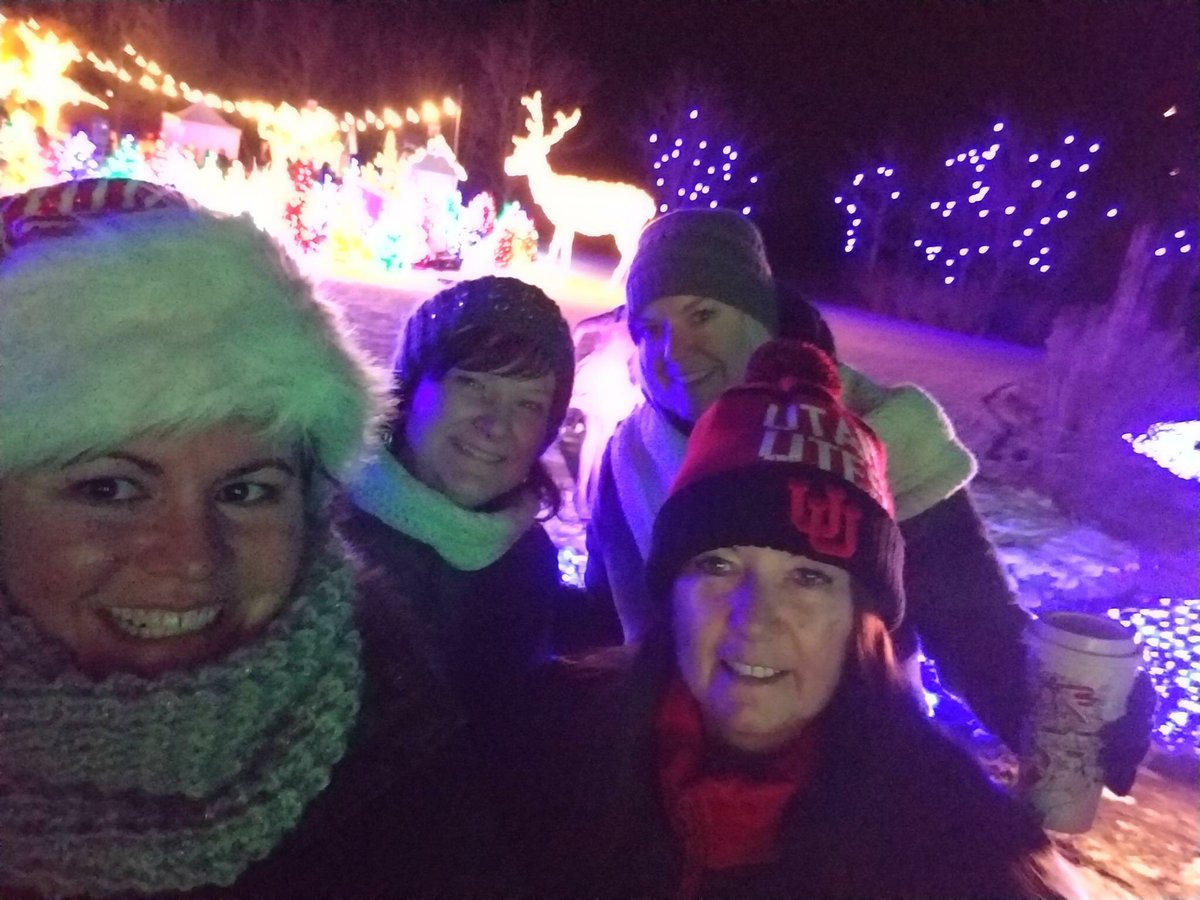 UtahCat's tweet image. Fun night looking at lights!
Thanks Kristy, Karen and Cindy!