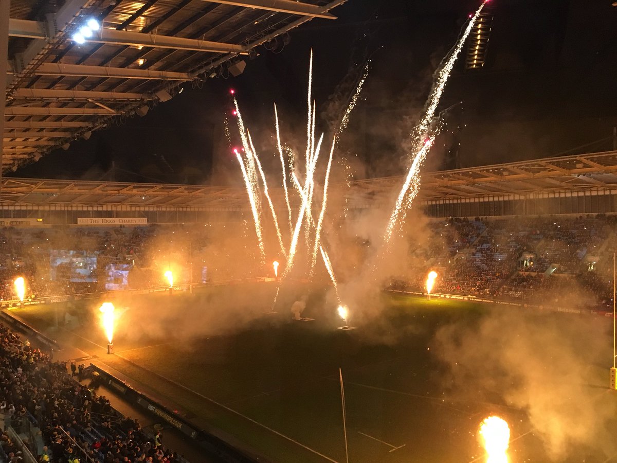 ShowmedAndy's tweet photo. Fireworks @RicohArena #MerryChristmas https://t.co/bxPiukze2y