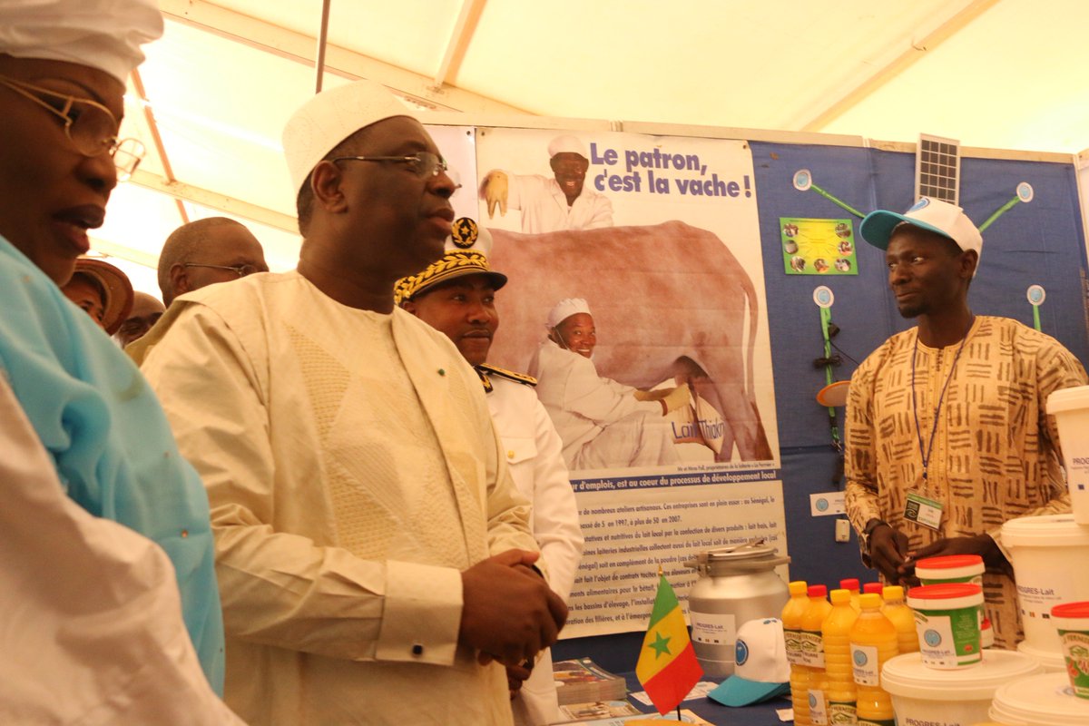 Progres_Lait's tweet photo. Quelques jours après l'inauguration de notre plateforme solaire de #Diambanouta par son ministre de l'élevage et des productions animales, le PR @Macky_Sall nous revisite à l'occasion de la Journée Nationale de l'Elevage tenue à #Kolda. 
#UnionEuropenne https://t.co/0lMfOtyDGn