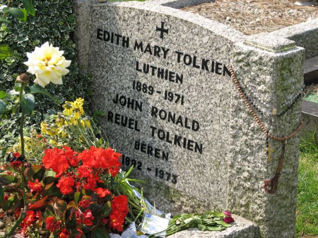 theoneringnet's tweet image. Beren &amp;amp; Luthien is the most personal story Tolkien ever wrote that it is memorialized on his grave.

Pick up the new edition at your local bookstore and give the gift of unending love.