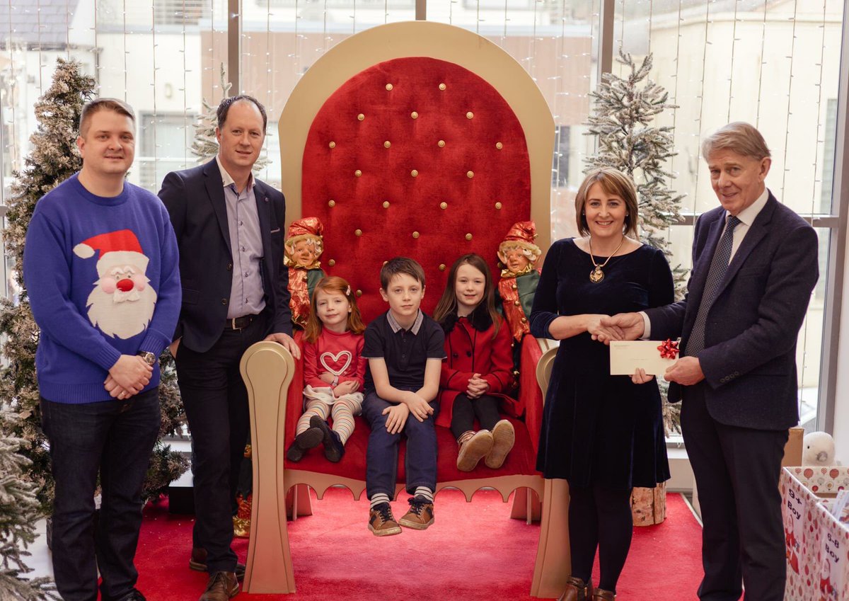 McElhinneys's tweet photo. We had great excitement in-store today with the announcement of our €1000 Gift Card Winner!
A Festive Congratulations to Catriona Harold &amp; family from all the team &amp; management here at McElhinneys 🥂✨🥂✨#McElhinneysMagic https://t.co/v4GayHeAqv