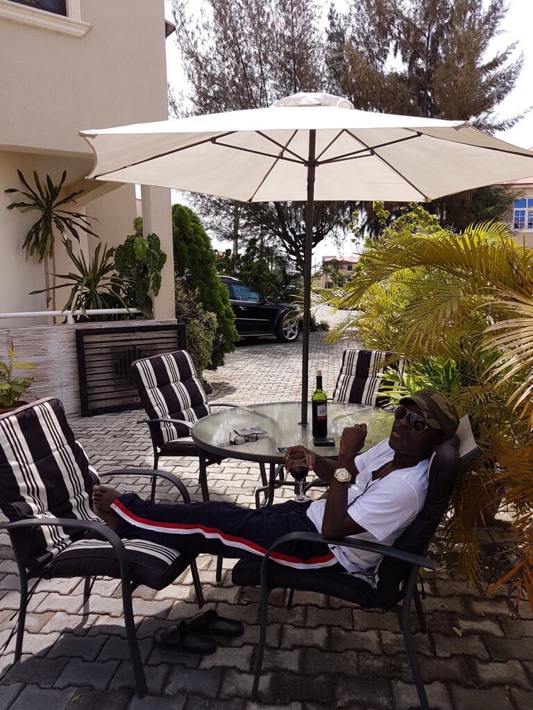 Akpulosu's tweet photo. @realDonaldTrump
I love #MyNigerianHut
#Nigeria #Hut #TrumpHut #Haiti #Aids #Trump #News #Immigration https://t.co/TO6doC8f2K