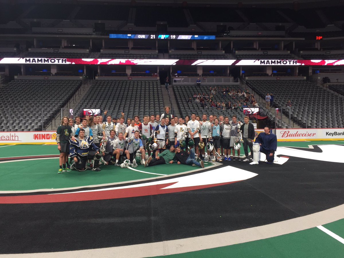 Fun afternoon at the Pepsi Center! Alumni fall sort to the current players 21-19. Thanks to all who came. Happy Holidays! ⛄️🎅🏼