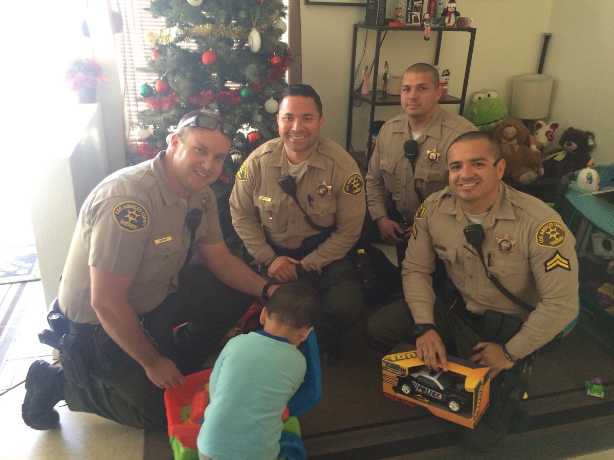 PalmdaleSheriff's tweet image. Santa Claus doesn’t always wear red. Sometimes he comes in the shape of four deputies wearing tan and green. These four deputies heard of a family in need and quickly took action and delivered some presents. Little wanted no part in pictures when he had new toys to play with.