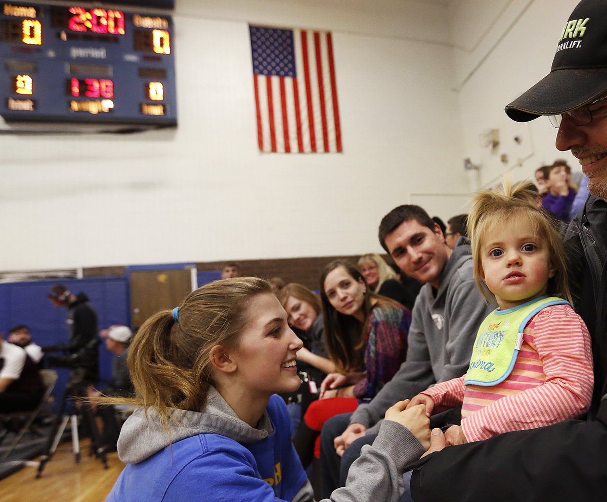 jeffcook58's tweet photo. Davenport North wrestler Tateum Park greets her 1-year-old cousin Willow, then meets her prom date, Moline's Isaiah Tapia in a 113-pound match  during the Rock Valley Muddy Waters Duals at North High School in Davenport, Iowa. https://t.co/jKasOKtuRK
