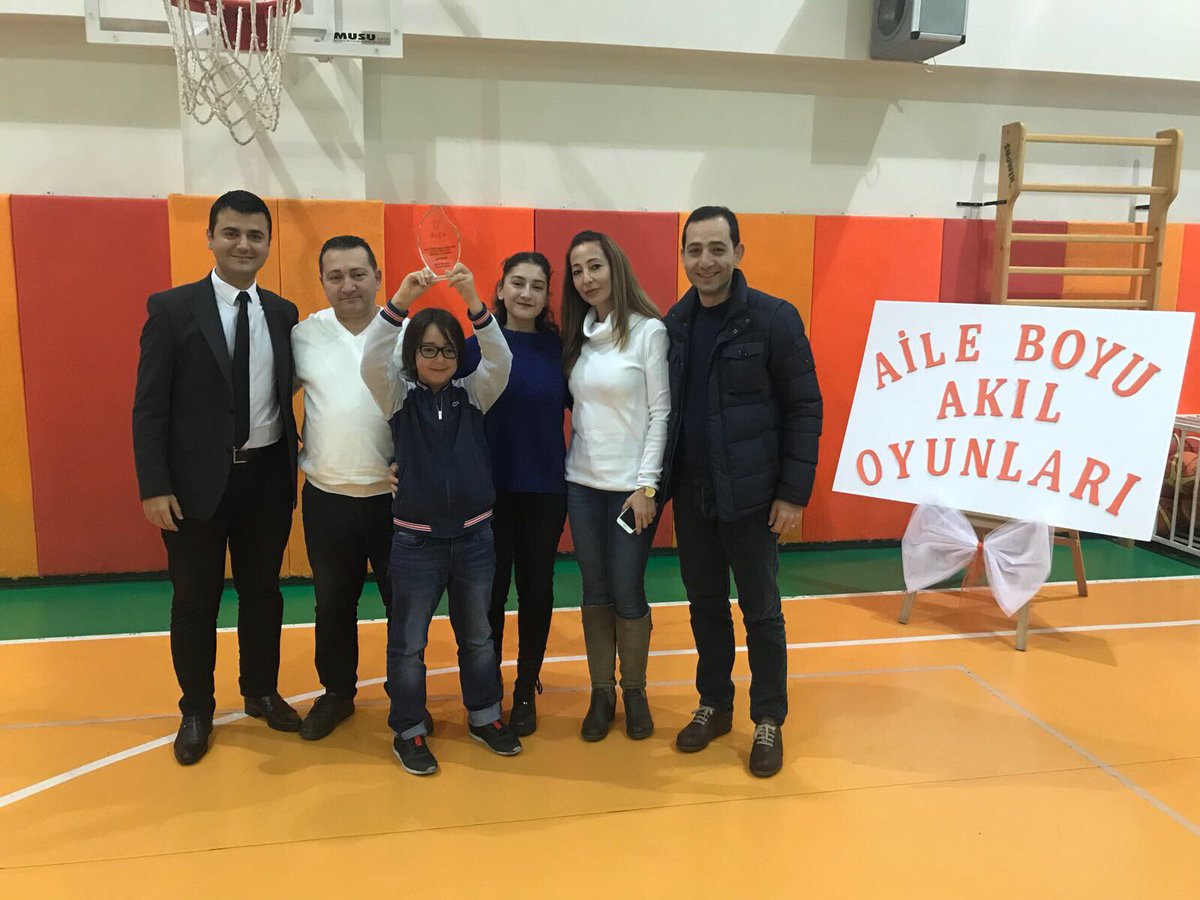 Matematiğin hem eğlendiren hem öğreten yönü olan Akıl Oyunları ile velilerimizi tanıştırdık.Aile Boyu Akıl Oyunları yarışmamızı büyük bir coşku ile tamamladık.<a href="/sinan_gurkan/">Gurkan SINAN</a> <a href="/elvin_oven/">Elvin Öven Güçbilmez</a>