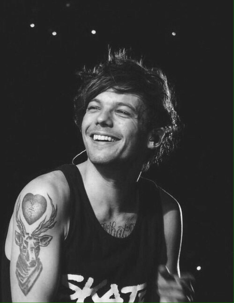 rainbowgurll's tweet photo. @Louis_Tomlinson I wish you the happiest of birthdays, sunshine! You are the most kind and beautiful creature walking on this earth, with a heart of gold. You deserve the universe. Love you. https://t.co/PfUaJvMsRJ