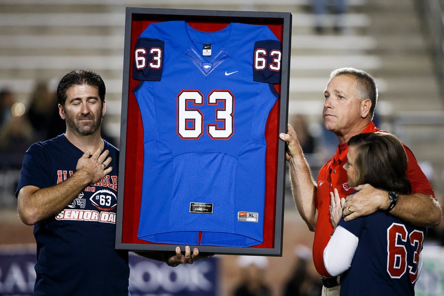 SportsDayHS's tweet image. This one's for AG, @alleneagles 🙏

✍: @SportsDayDFW

💻🏈: bit.ly/2DB5ABY

#UILState #txhsfb