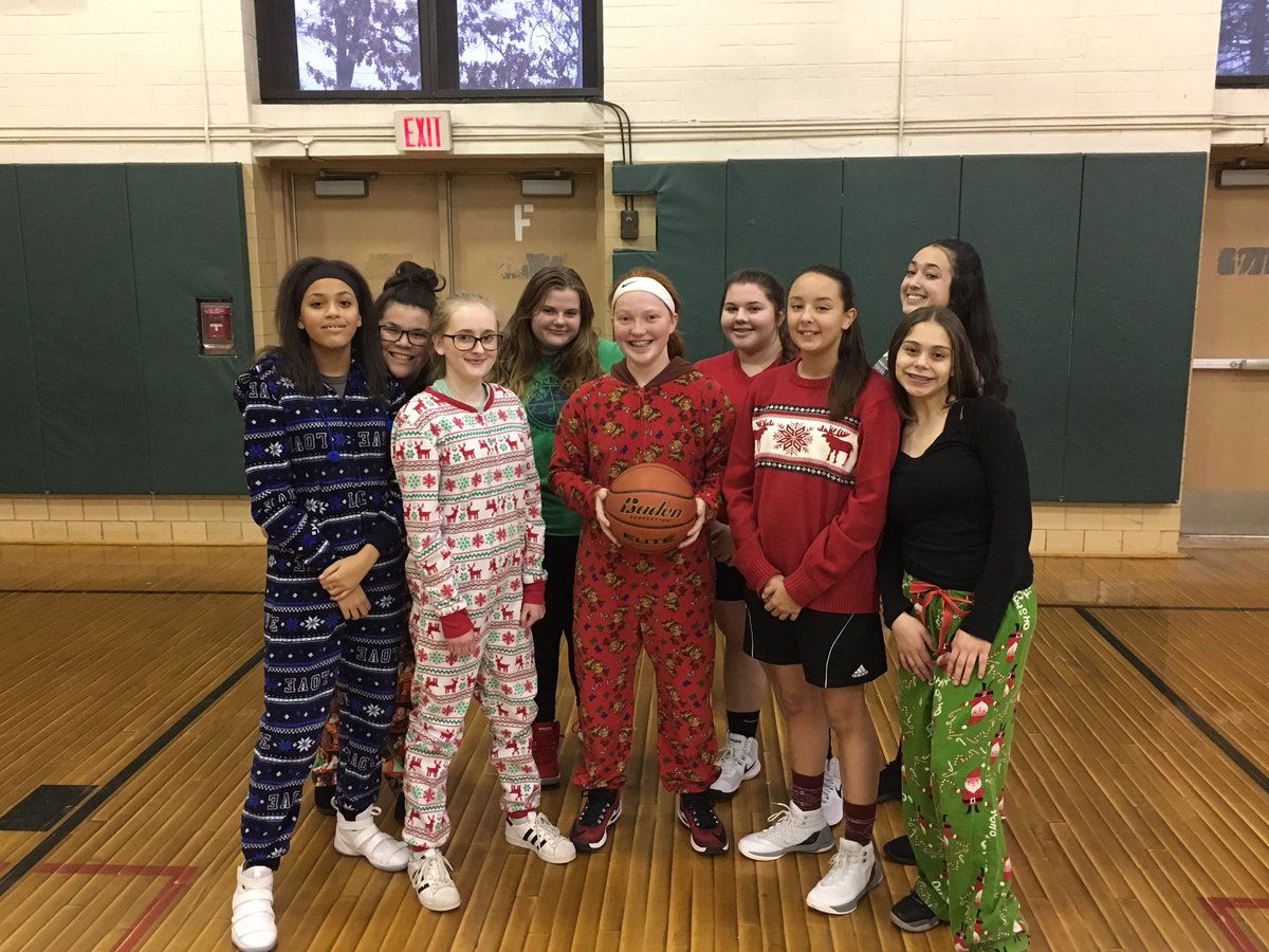 CompGirlsHoop's tweet photo. Jvb team with an ugly sweater practice yesterday! 👌🏼 https://t.co/A0dEb91joY