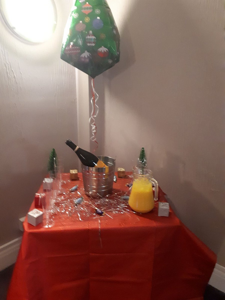 PI Wowing guests with Prosecco on arrival :) #Guestmas @MCRDeansgatePI  <a href="/placemadebyyou/">A Place Made By You</a> <a href="/dls29411/">Darrel Sabin</a>
