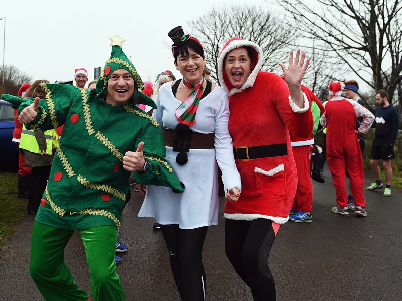 mikemckenzieis's tweet photo. Day 23 of #cnrun #festivestreak was spent covering (doing) the @parkrunUK  #Workington with jolly attire abound. Much (healthy) fun had by all. More pix in the @newsandstar @timesandstar  and @WhitehavenNews https://t.co/tPIW0HtWTp
