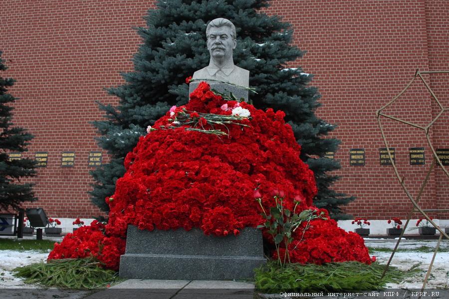 Народную любовь не купить за деньги
#Сталин