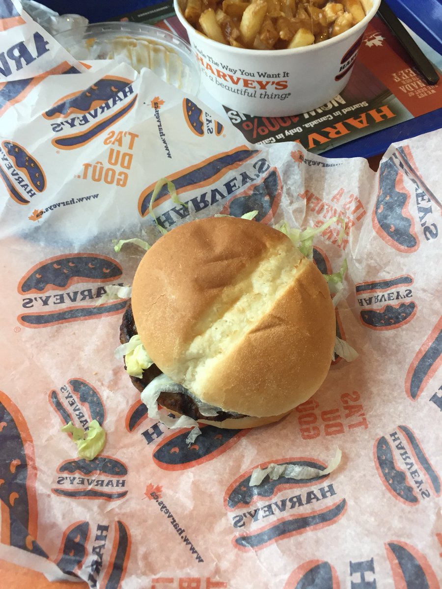 jaclyncrump's tweet photo. Thank you for my Christmas present @Kdasilva22! 🍔😘 https://t.co/16tZGE2Loa