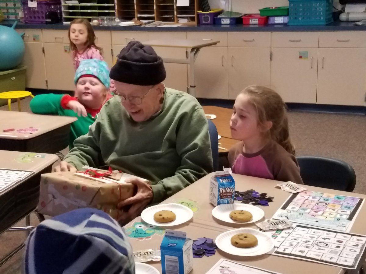 educ8er2's tweet photo. Casa Mia day with our buddy class, Mrs. Bentin #gostarcenter @StarCenterElem  @mrsbentin3 https://t.co/GSp9eD0v9n