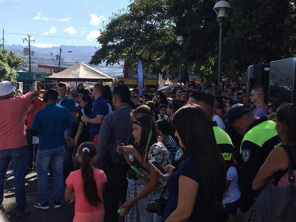 GilberthJ's tweet photo. Ayer logramos ver cómo nuestro cantón poco a poco recupera la confianza y día a día cada comunidad se empodera más de sus zonas públicas. https://t.co/SQ1PgsCfpf