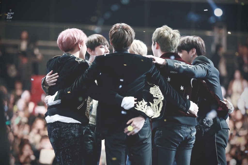 sofia__twt's tweet photo. "BTS no pude cambiar el mundo, pero podemos hacerlo un poco mejor para quién nos ama"
-♡Namjoon.♡ https://t.co/E6wTVPlvOX