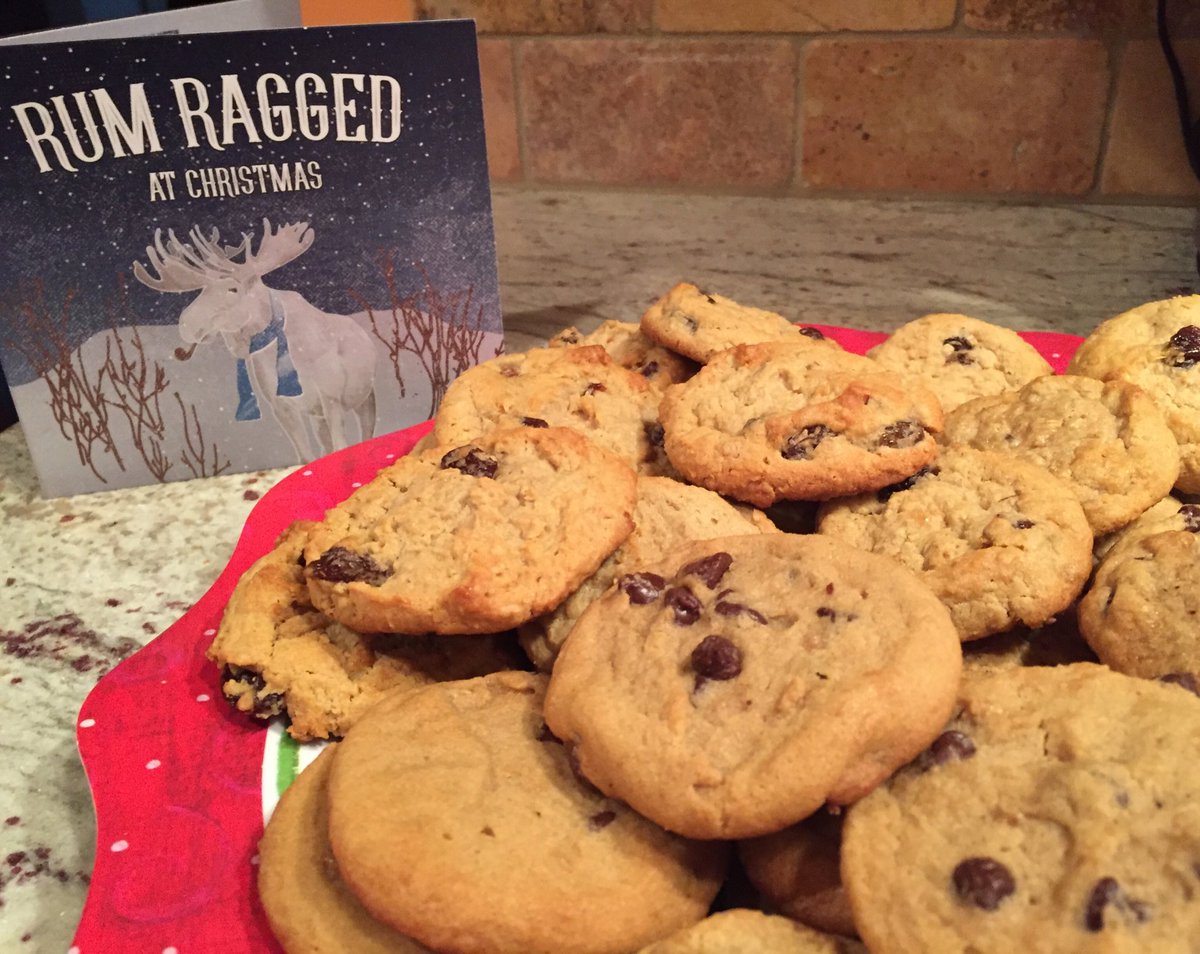 lsonthepond's tweet photo. Listening to @RumRagged Christmas CD & baking cookies. Merry Christmas & Thank you #rumragged #newfoundlandmusic #stjohns #oreillyspub tv Cheers! πΆππβοΈβ€οΈπΊπΈπ¨π¦ https://t.co/gL9AqdpuBa