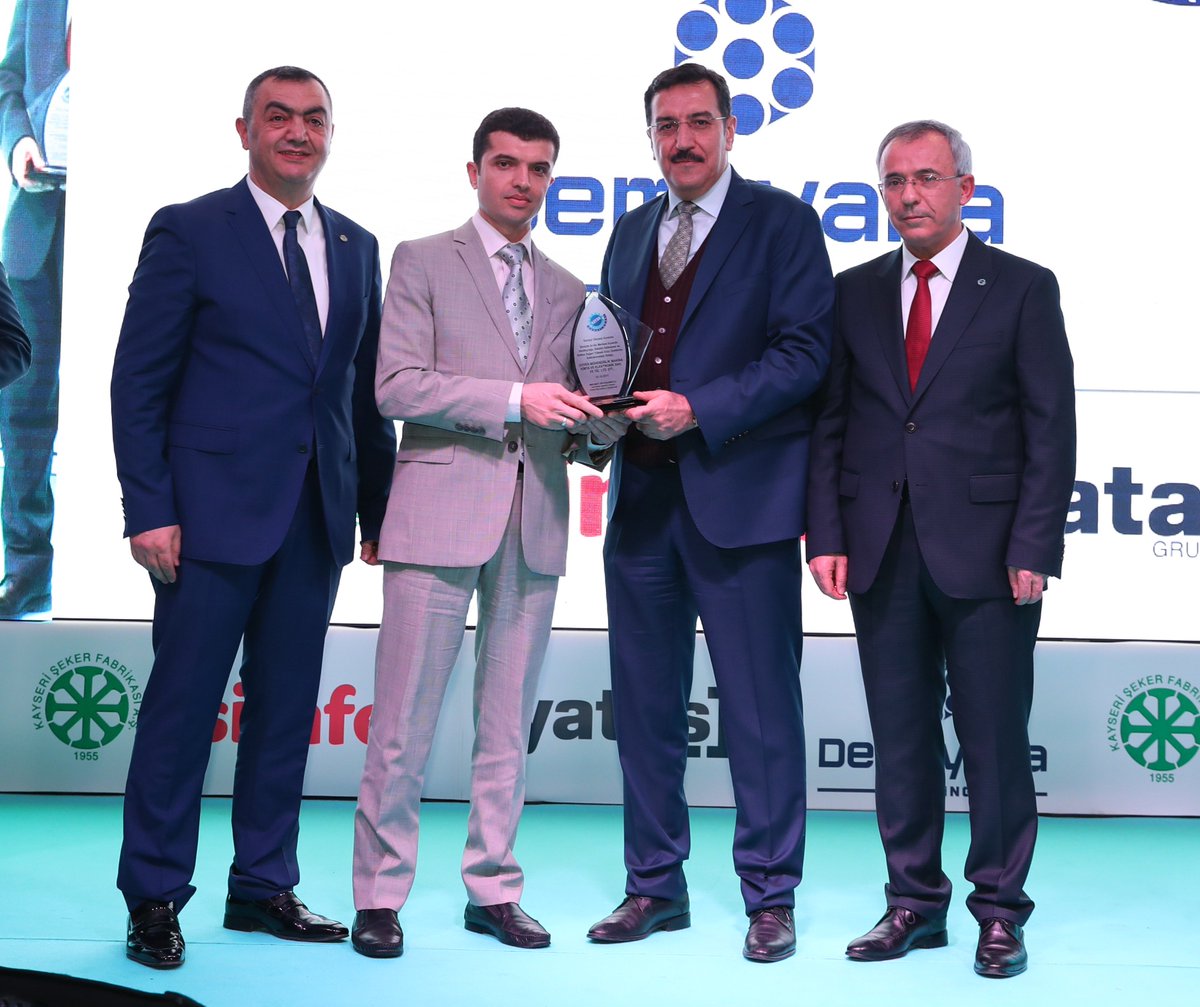 bulenttufenkci's tweet photo. İstihdama ve üretime katkı sağlayan Kayserili başarılı sanayicilerimize ödüllerini takdim ettik. https://t.co/VPd0Bc5v9v