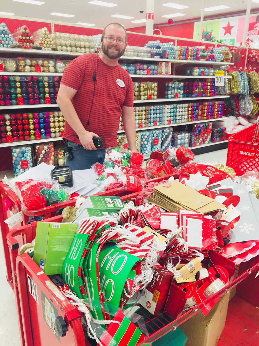 WhipCarson's tweet photo. Getting the last of our seasonal out of the back just in time for that last minute gift wrapping! #T0906 #G194CrushesQ4 #D129Domination @AmberHafron @A_Leigh_ https://t.co/TTmEmYi13I