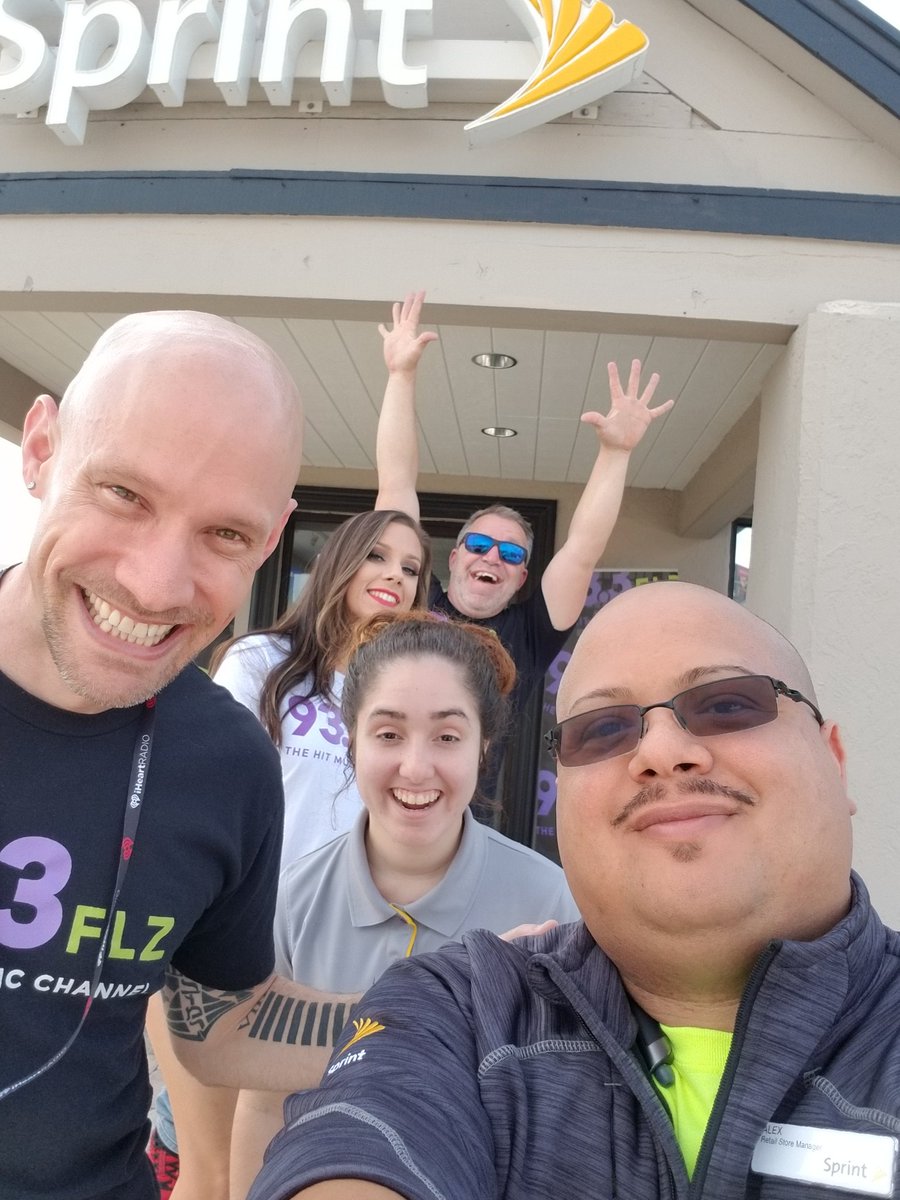TMobileTX's tweet photo. Party just getting started. Come join the FUN! @ Sprint 6708 Memorial Hwy STE 101 Tampa FL 33615. #933FLZ #SprintwinsHoliday #TampaBay #greatteam https://t.co/bd2ZIkgsFz