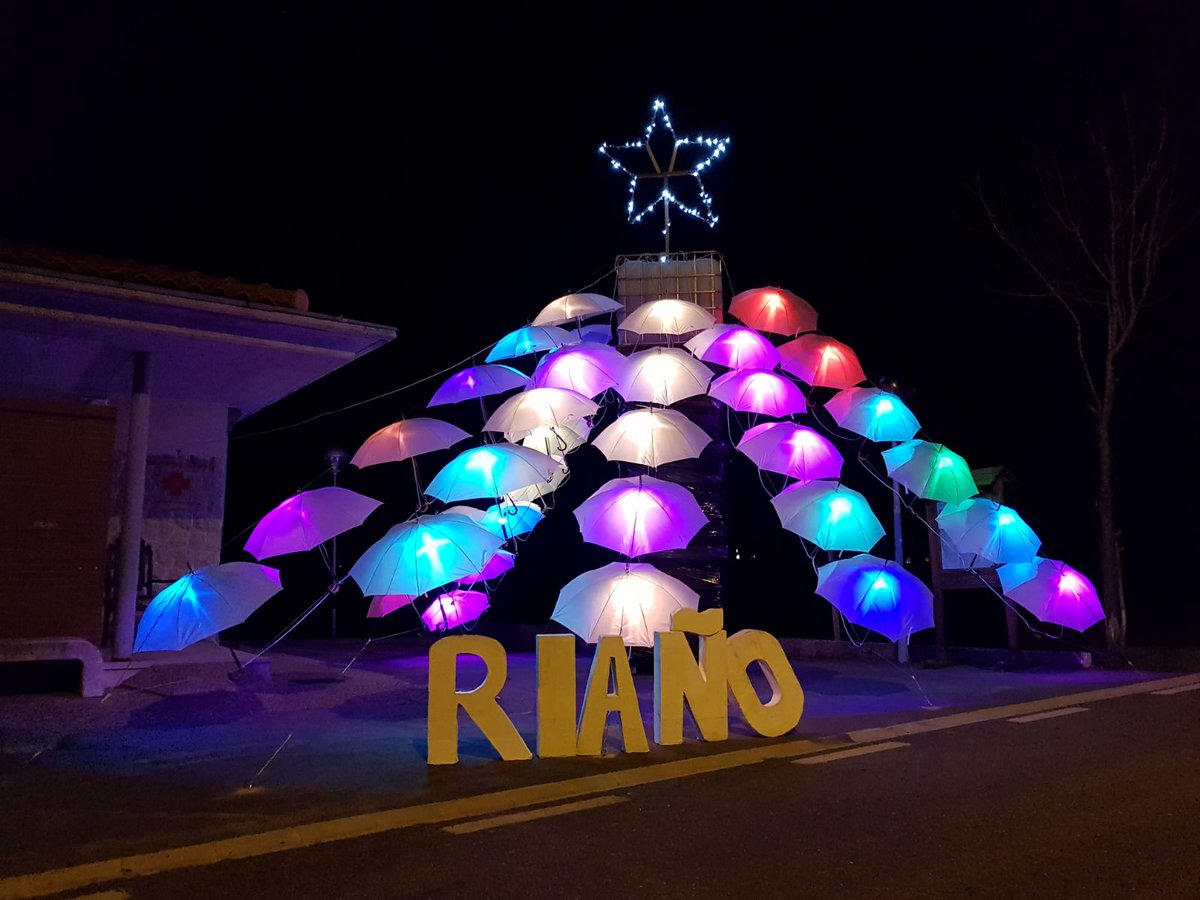 julioabascal's tweet photo. El árbol de este año en #riaño supera incluso al anterior. Muy orgullosos de mi pueblo @Postureo_CANT https://t.co/5ADoMTg1hf