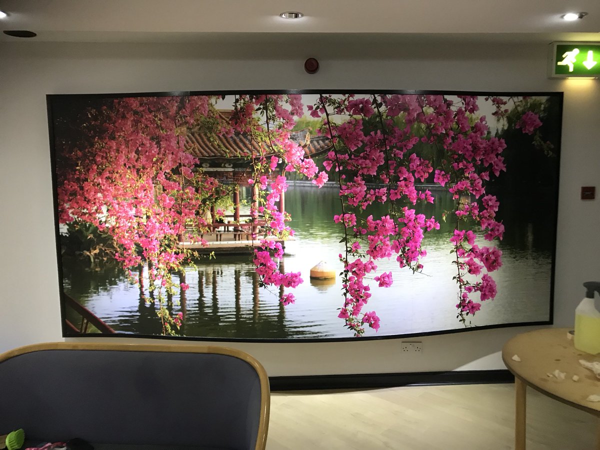 SignsStoke's tweet image. Curved wall graphics looking ultra HD , wrapped with @Metamarkuk MD I digital vinyl with Matt lam 👍🏻👍🏻