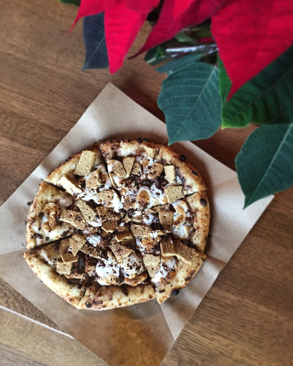 HaymarketTap's tweet image. S’mores + pizza?! They said it couldn’t be done but we did it anyway! Sweet marshmallow, rich dark chocolate, and graham cracker crumbles on a sugary crust. $12.00!