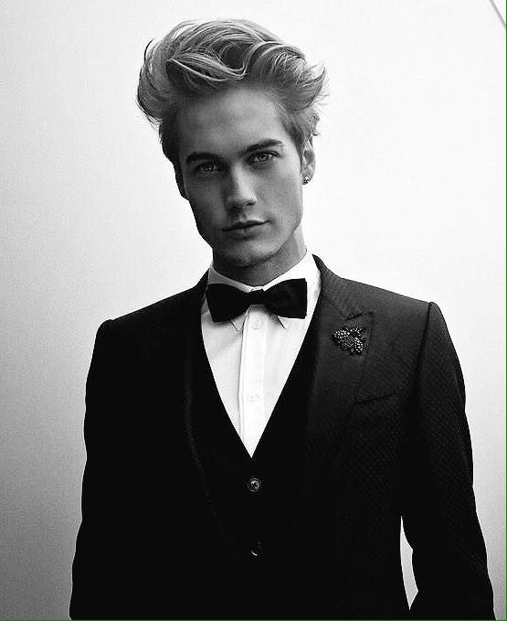 NeelsRPGTVDSURN's tweet photo. #SoiréeNoëlToTvdSurn 😈 https://t.co/TkfWf3igEX