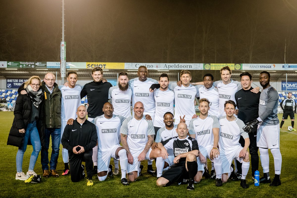 Met bloed, zweet en tranen trok team <a href="/3FM/">3FM | We Want More!</a> de winst over de streep met klinkende cijfers tegen team <a href="/RTLNL/">RTL</a>! ⚽️ De eindstand werd 4-1! 😃 #SR17