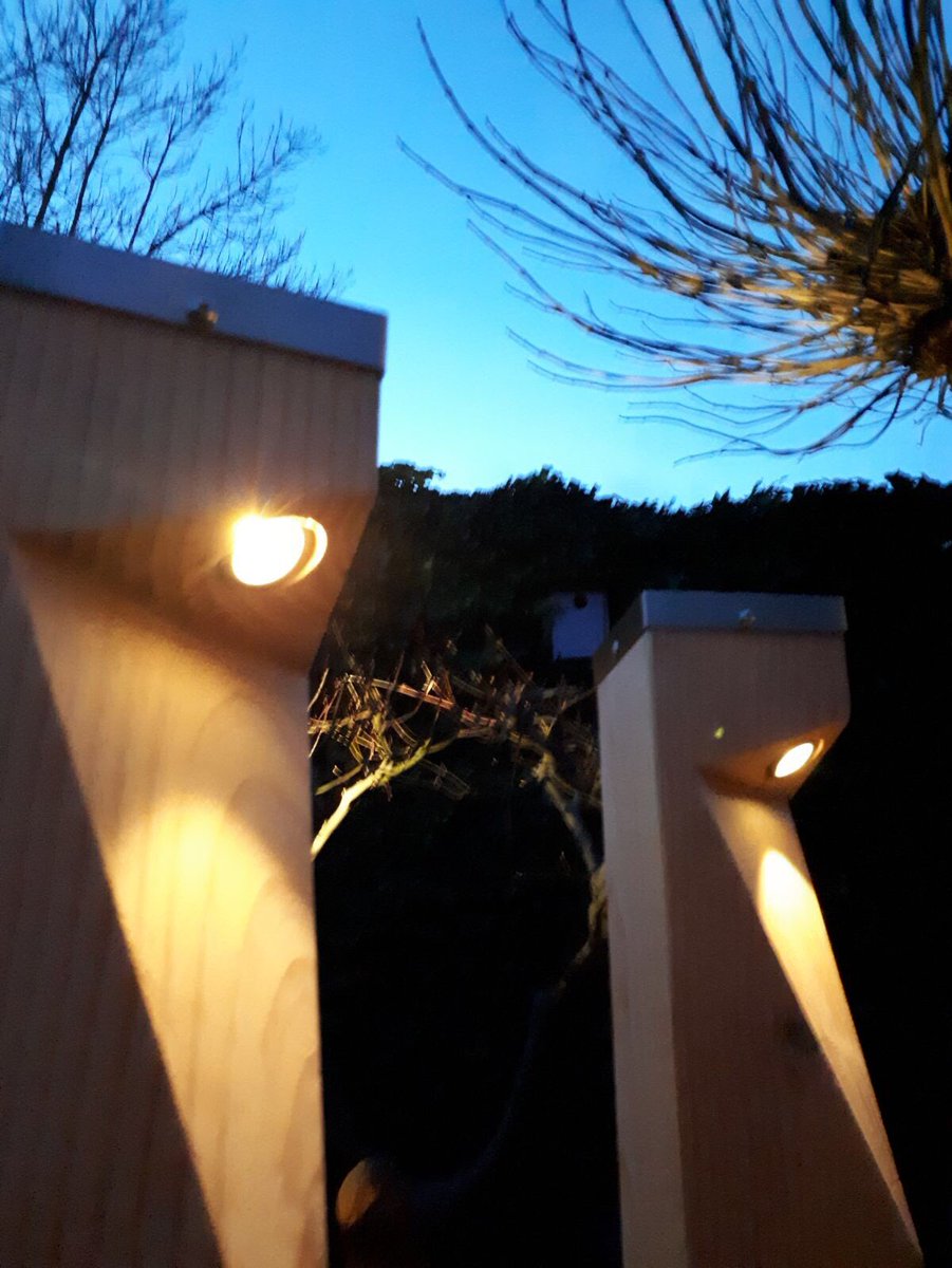 stationdeurne's tweet photo. Dankzij de fijne #samenwerking tussen #Light2C en #CoöperatieStationsparkDeurne is het in de avond verlicht💡 Mensen kunnen dan ook in de #avond #genieten van onze tuin. https://t.co/a2qCB35ssR