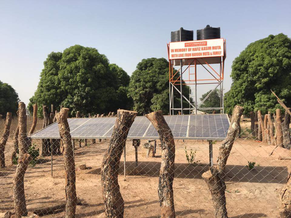 Haroon_Mota's tweet photo. Recent pictures from the Kanjabina Village in Gambia. The Solar Water Well &amp; Power Center that was built after fundraising from my Marathon campaign earlier this year. Thanks to your amazing support, an entire village now has clean water &amp; electricity - @pennyappeal #Running4Dad https://t.co/HJsfOsSOjs