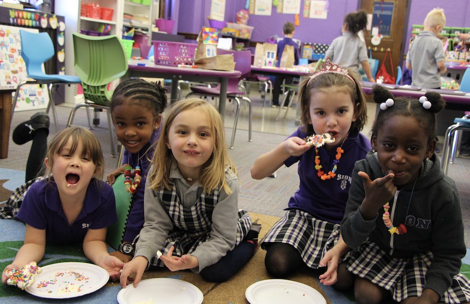 SionKC_HS's tweet photo. Happy Holidays from our Kindergarten class that celebrated this past week with a cookie decorating &amp; necklace making party! https://t.co/onKCXimMoH