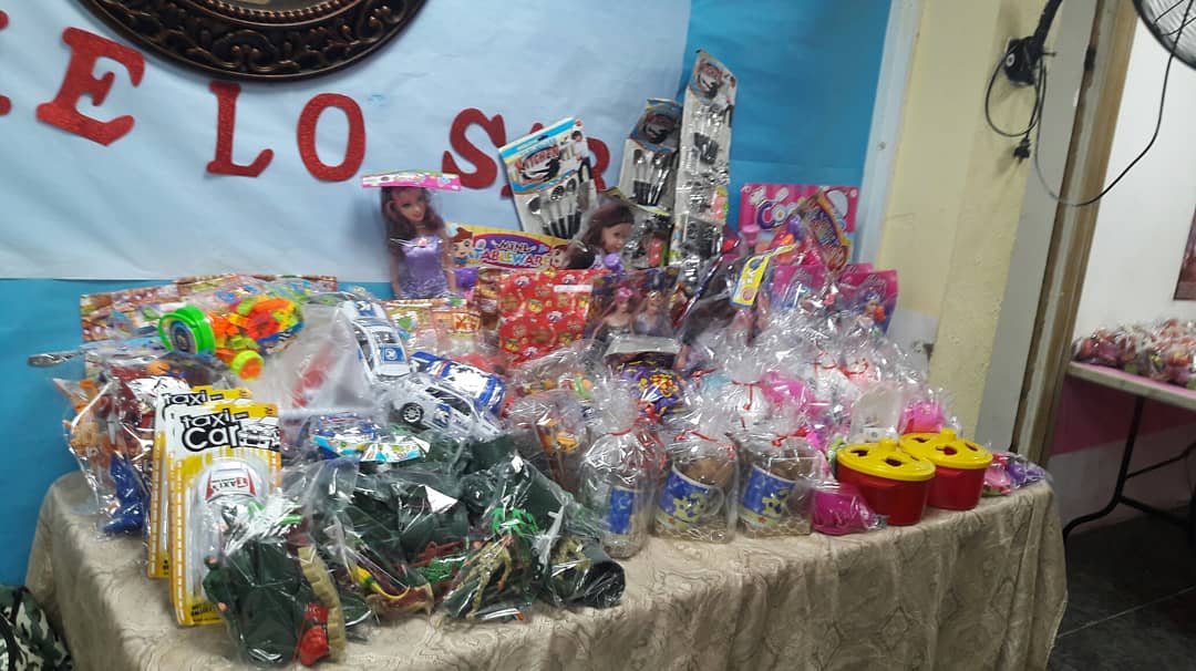 Josemelendezc_'s tweet photo. Contento de también compartir con los niños de la Iglesia #GobiernoDeDios. Seguimos llevando  alegrías en #Navidad @FedePolicani @teampolicani https://t.co/PgYBrXg1jL