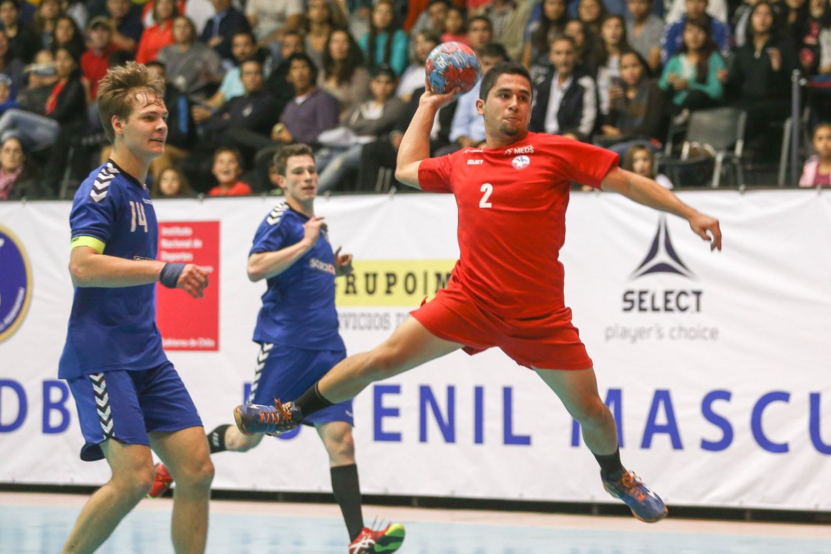 INDChileOficial's tweet photo. FIESTA DEL BALONMANO 🤾‍♂️/ Con apoyo de @INDChileOficial se organizó Panamericano Juvenil en Santiago, Chile conquistó medalla de bronce 🥉y clasificó al Mundial de Georgia #ChileEn2017 🇨🇱 https://t.co/O2pllETO09
